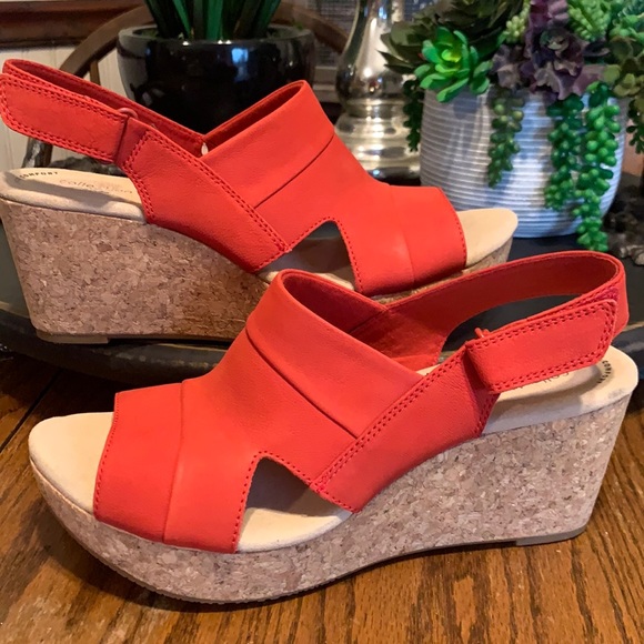 clarks red wedges